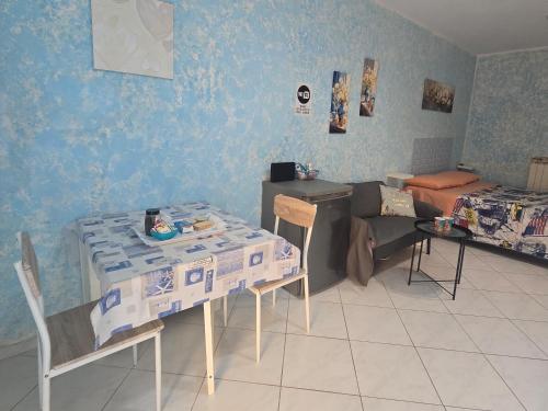 a room with a table and a bed and a bedroom at Appartamento sofí in Fiumicino