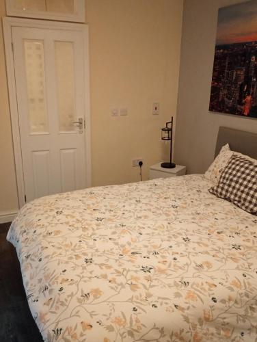 Lower Cheltenham Place photo 9