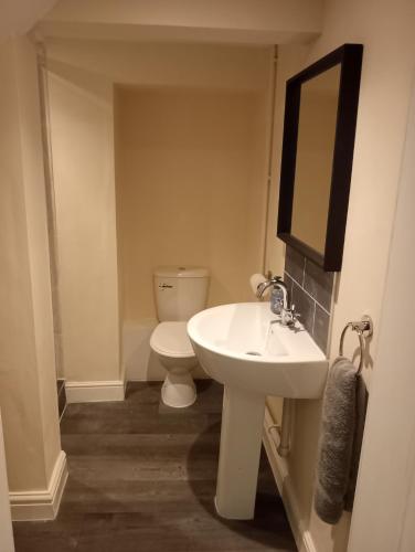 Lower Cheltenham Place photo 4