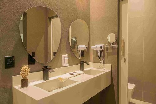 Bilik mandi di SDesign Paraty Hotel