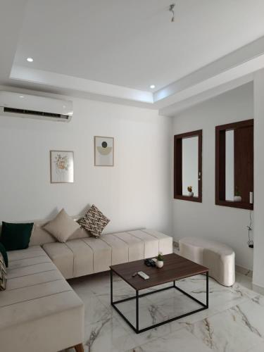 Ruang duduk di Yasmina house