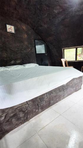 Fotografie z fotogalerie ubytování Mamalakandam Rock Cave at Diya Homestay v destinaci Mamalakandam