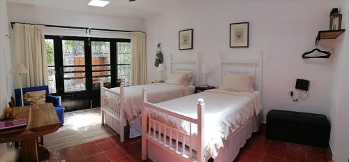 a bedroom with two beds and a window at La Casita del Museo in Valladolid