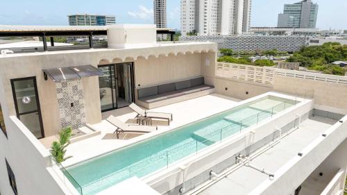 a swimming pool on the roof of a building at Modern Confort Perfect for All Travelers in Cancún