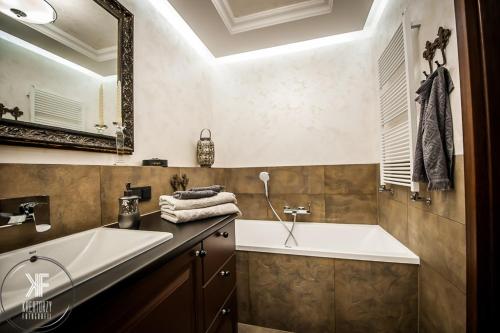 Kylpyhuone majoituspaikassa Apartament Transatlantyk