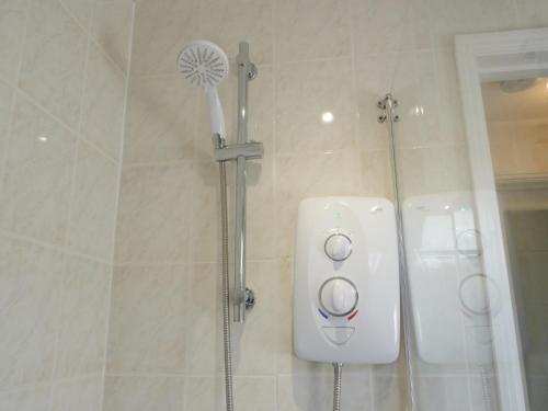 a shower with a shower head in a bathroom at Hamlet Cottage sleeps 3-4 Stratford upon Avon in Stratford-upon-Avon