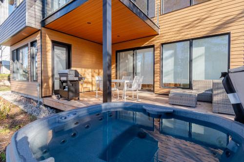 a swimming pool in front of a house at Villa Birdie in Pont-Rouge