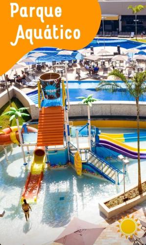 ein Bild eines Wasserparks in einem Resort in der Unterkunft Solar das Aguas Resort in Olímpia