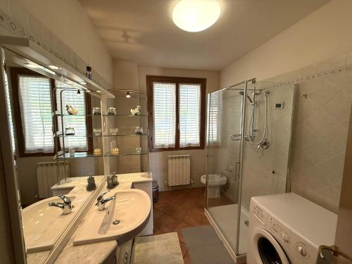 a bathroom with two sinks and a shower and a shower at Villino Blu 12 pax villa in Tuscany with private pool in Loro Ciuffenna