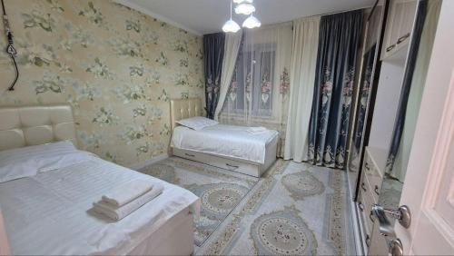 Ένα ή περισσότερα κρεβάτια σε δωμάτιο στο Guest House "Midnight"