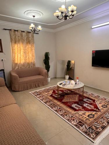 a living room with a couch and a table at استديو المصيف in Taif