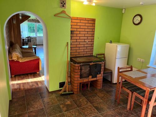 Η κουζίνα ή μικρή κουζίνα στο 2 bedroom House and Sauna in Virtsu
