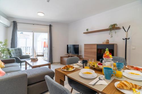 Apartamento con terraza soleada y piscina en Benalmádena cerca de la playa