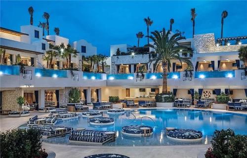 Piscina en o cerca de 35th Floor Palms 35309 Balcony Access
