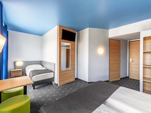 Cama o camas de una habitación en B&B Hotel Neu-Ulm