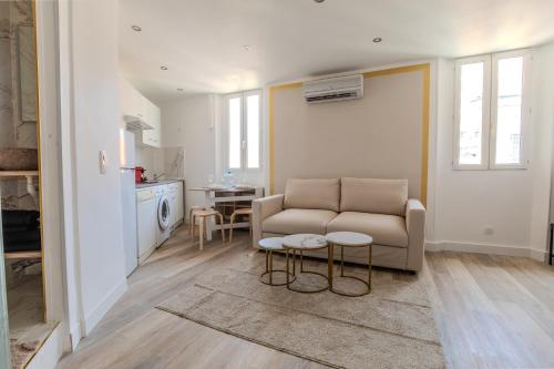 Renovated 1 bedroom - AC - City Center