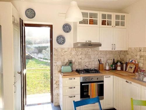 Kuchyň nebo kuchyňský kout v ubytování Peter giardino e casa sul lago