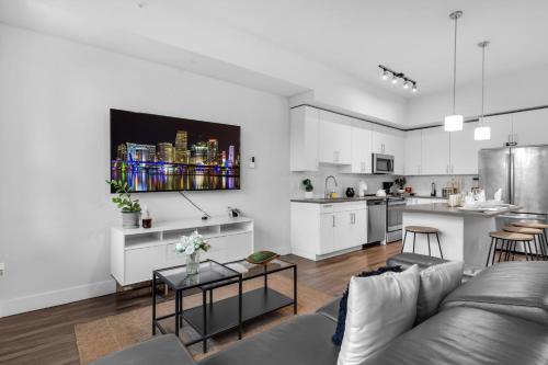 Sunny 1BR Unit With Free Parking Prime Location photo 9
