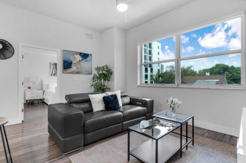 Sunny 1BR Unit With Free Parking Prime Location photo 8