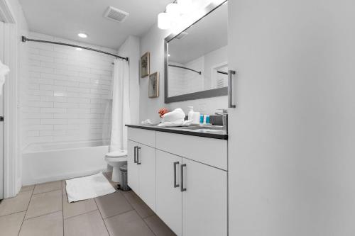 Sunny 1BR Unit With Free Parking Prime Location photo 19