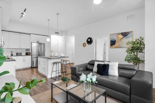 Sunny 1BR Unit With Free Parking Prime Location photo 10