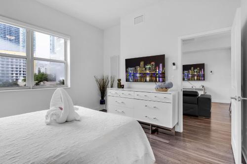 Sunny 1BR Unit With Free Parking Prime Location photo 16