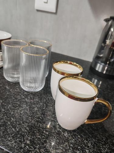 Kemudahan buat kopi dan teh di Mayaza Luxury Apartment