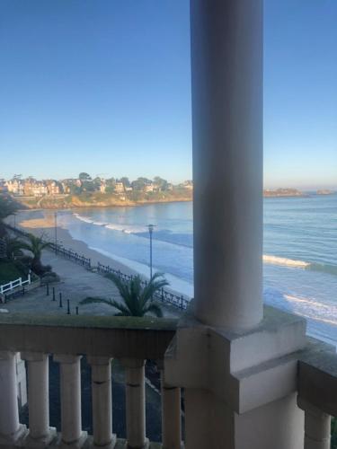 One Bedroom Flat with Large Balcony overlooking the sea in an Art Deco building