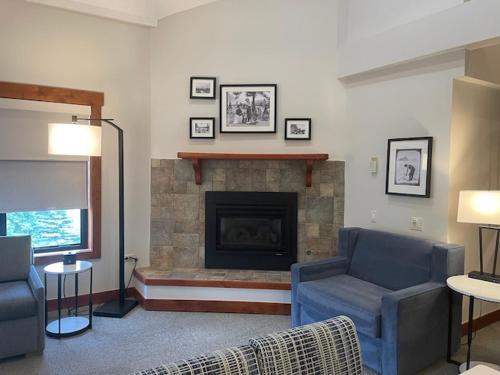 a living room with a couch and a fireplace at Wedgewood Lodge in Breckenridge