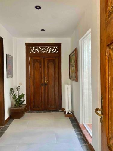 a hallway with a wooden door in a house at Casa Bali Costa Brava in Palafrugell