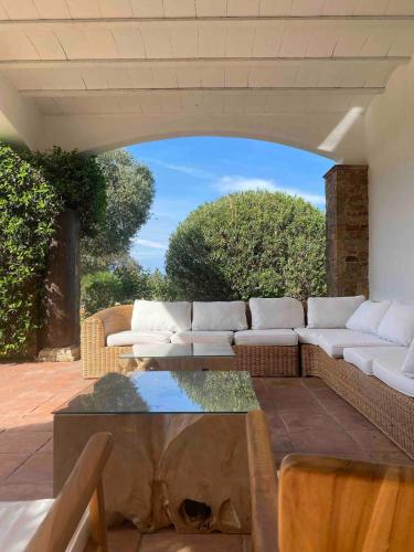a living room with a couch and a table at Casa Bali Costa Brava in Palafrugell