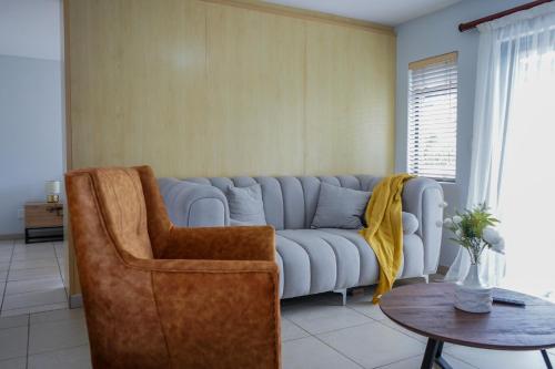 Posezení v ubytování Modern 1BR Flat - Near Canal Walk