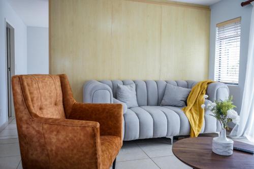 Posezení v ubytování Modern 1BR Flat - Near Canal Walk