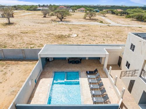 an overhead view of a swimming pool on a building at Aruba Comfort Retreat 2br W Pool, Bbq & Gated in Pos Abao
