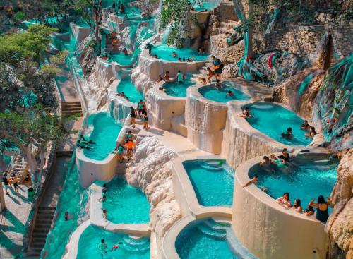 an aerial view of a water slide at a water park at Departamento amplio en el centro de Ixmiquilpan "Casa de las Aguas" in Ixmiquilpan