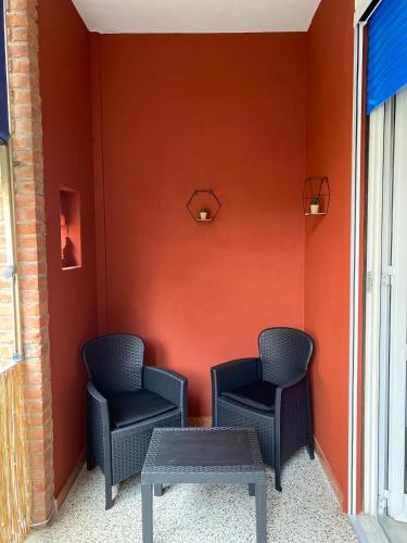 two chairs and a table next to a wall at marsa in Chiappa
