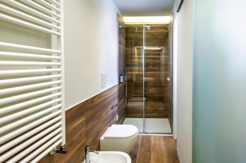 a bathroom with a toilet and a shower at Primo Piano Rooms in Aversa