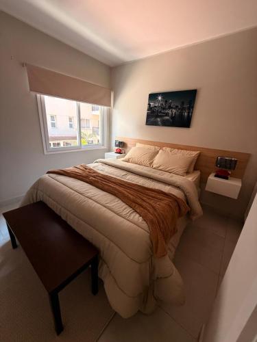 a bedroom with a large bed and a window at Apartamento amoblado cerca del aeropuerto Silvio Pettirossi in Asuncion