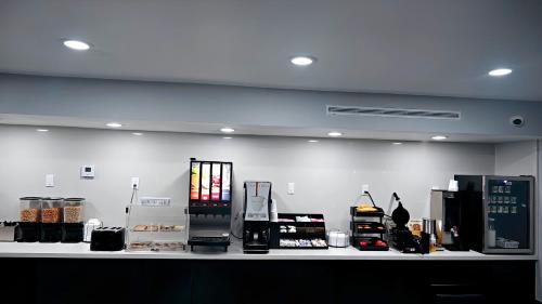 Kemudahan buat kopi dan teh di Super 8 by Wyndham Texas City