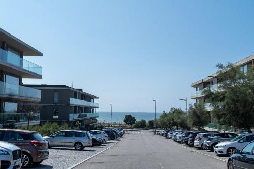 a row of cars parked in a parking lot at Casa do Sol e Mar in Vila Nova de Gaia