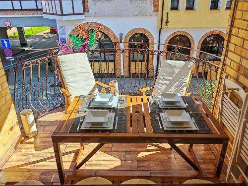 Fotografie z fotogalerie ubytování City Hall Bliss Suite - Premium Apartament z Balkonem i Widokiem na Ratusz v Kolobřehu