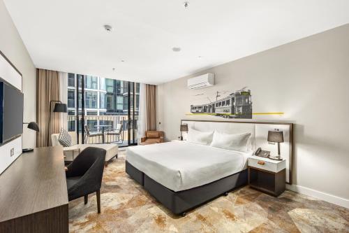 Ένα ή περισσότερα κρεβάτια σε δωμάτιο στο Peppers Docklands
