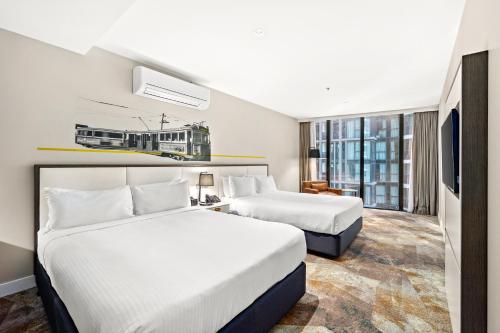 Ένα ή περισσότερα κρεβάτια σε δωμάτιο στο Peppers Docklands