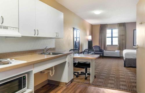 Ένα ή περισσότερα κρεβάτια σε δωμάτιο στο Extended Stay America Suites - Toledo - Holland