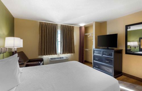 a hotel room with a bed and a flat screen tv at Extended Stay America Suites - Philadelphia - Mt Laurel - Crawford Place in Mount Laurel