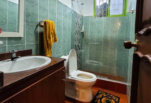 a bathroom with a toilet and a sink and a shower at Clemudo Hotel Villa Colombia in Santa Rosa de Cabal