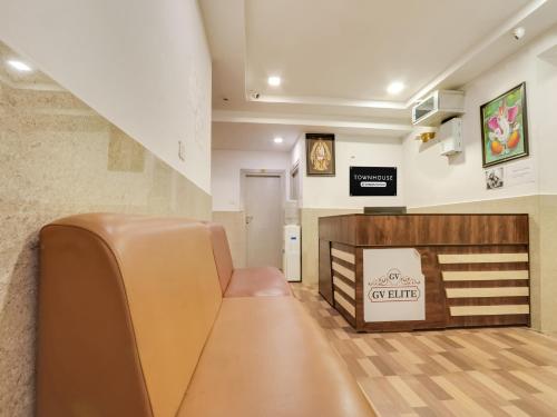 a waiting room with a couch and a fireplace at Super Townhouse Qualia Prime in Hyderabad