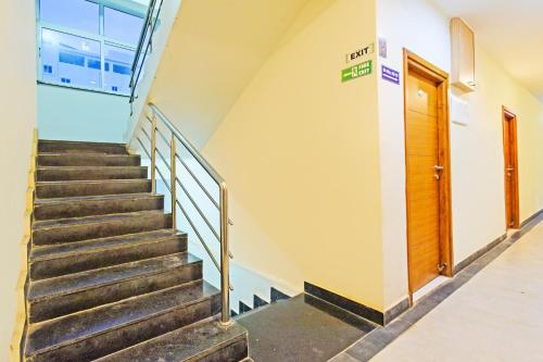 Imagen de la galería de Super Townhouse Kondapur Near Botanical Garden Formerly RRR Inn, en Hyderabad