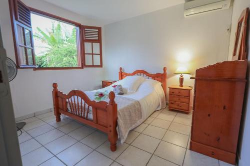 Postel nebo postele na pokoji v ubytování Habitation Alamanda by KVZ 3ch 2sde & vue montagnes