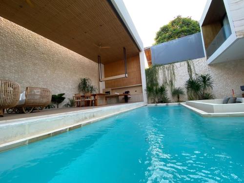 Kolam renang di atau dekat dengan Modern Villa Cemagi